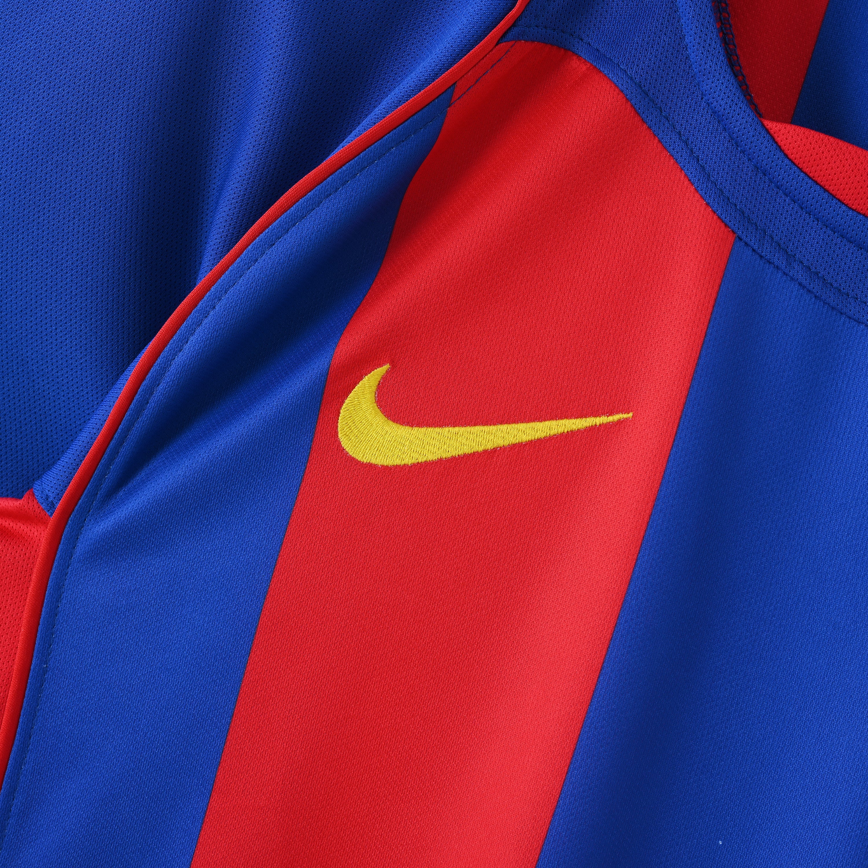 Retro Barcelona 2004/05 Jersey