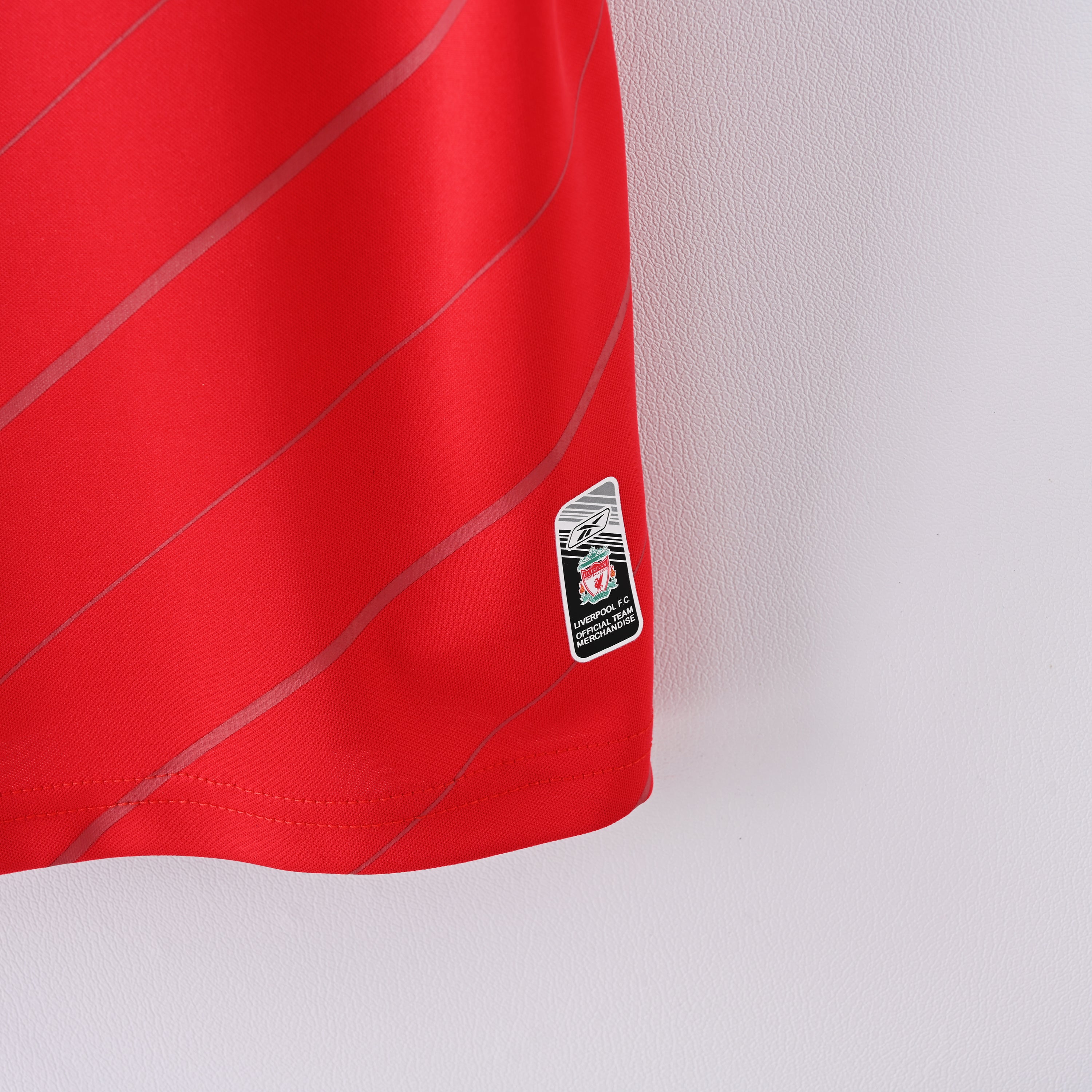 Retro Liverpool FC 2005/06 Jersey