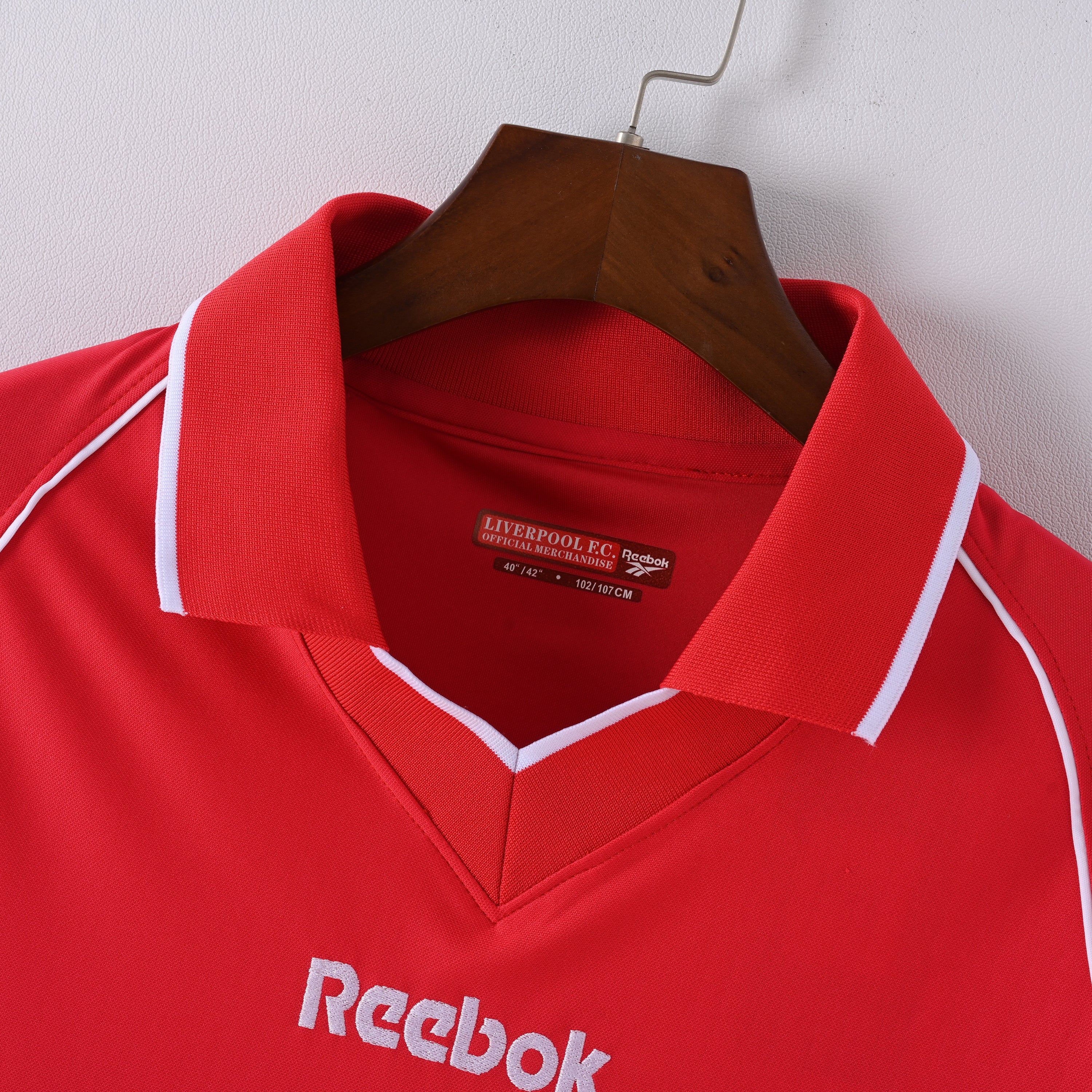 Retro Liverpool FC 2000/01 Jersey