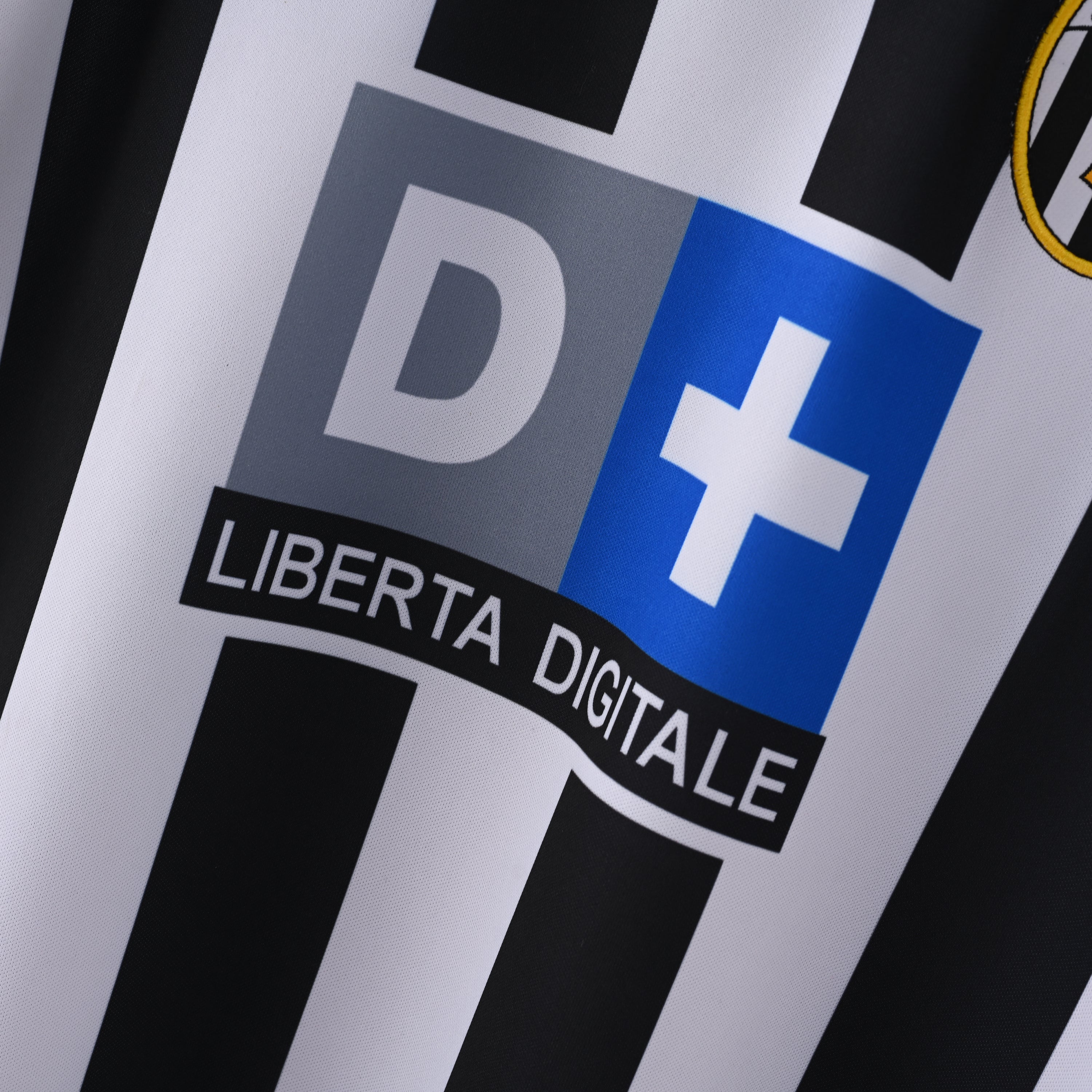 Retro Juventus 1999/00 Jersey