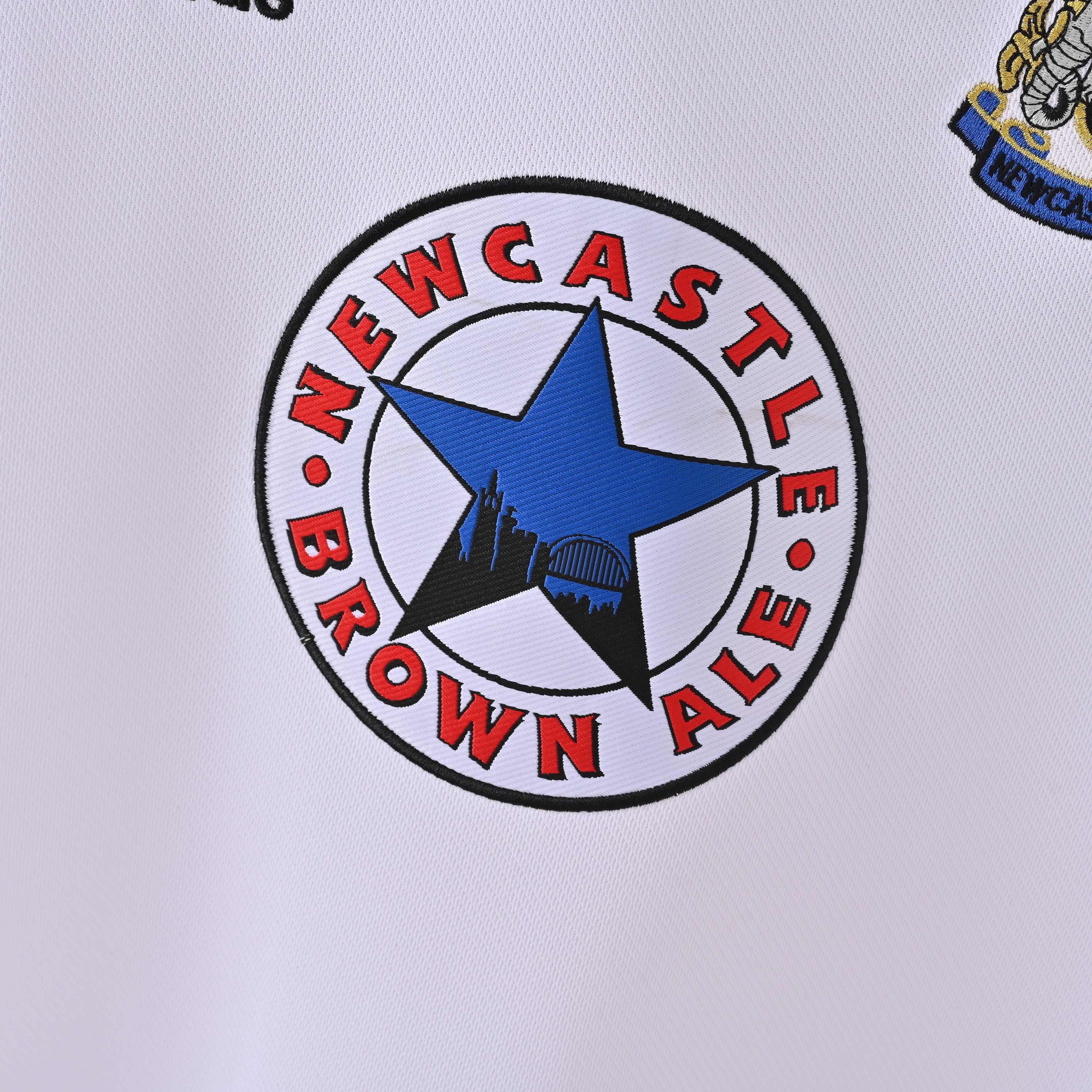 Retro Newcastle United 1999/00 Jersey