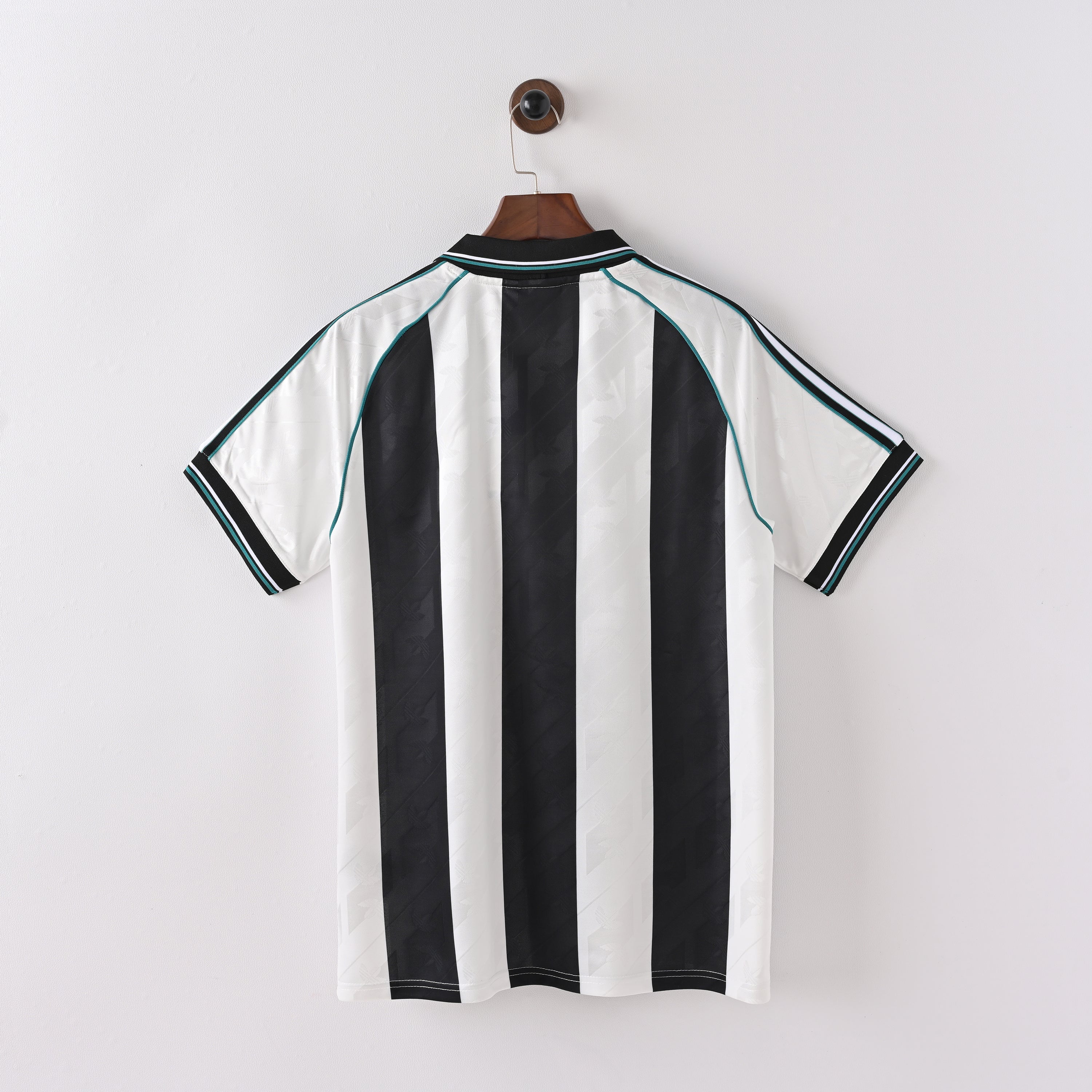 Retro Newcastle United 2024/25 Jersey