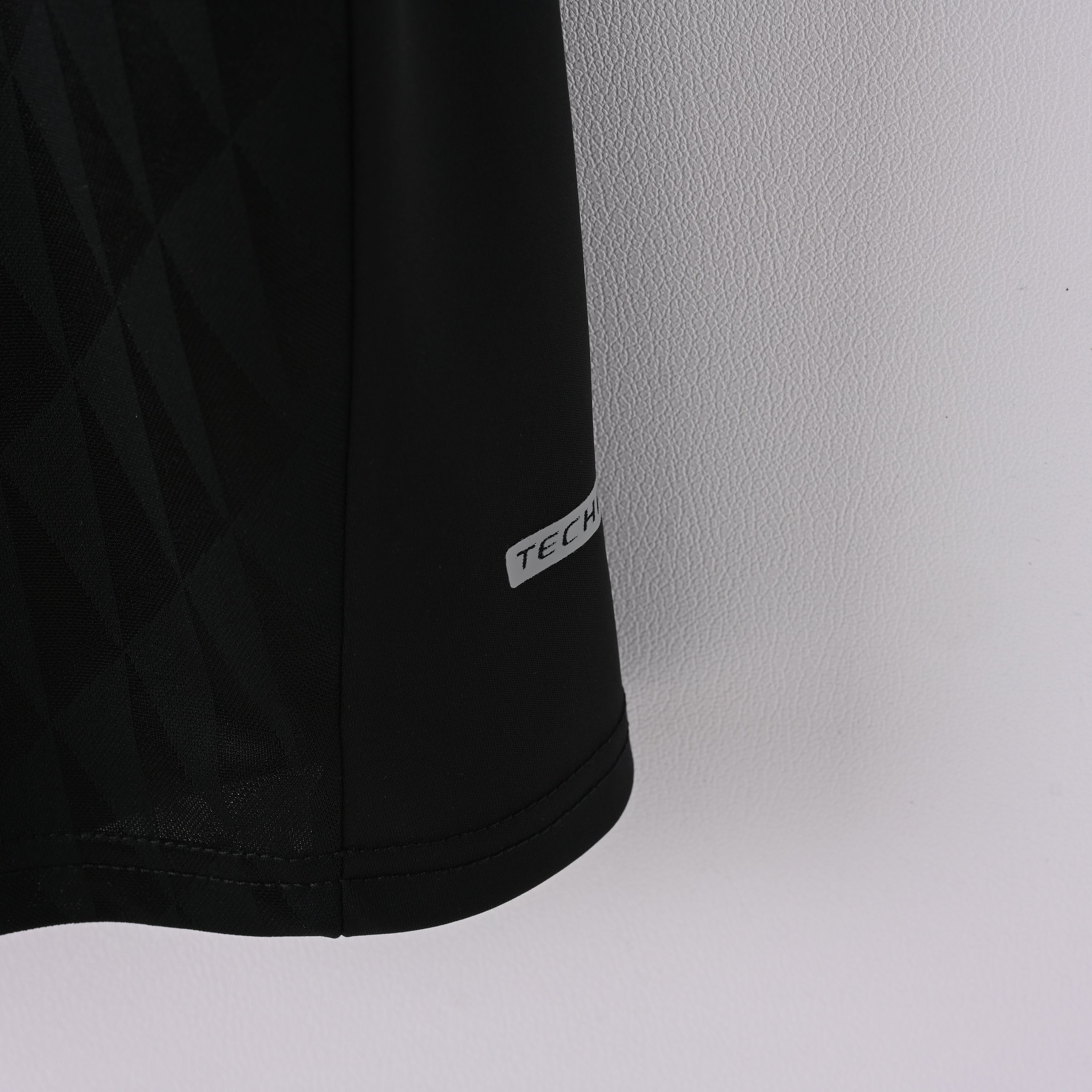 Retro Liverpool FC 2010/11 Jersey