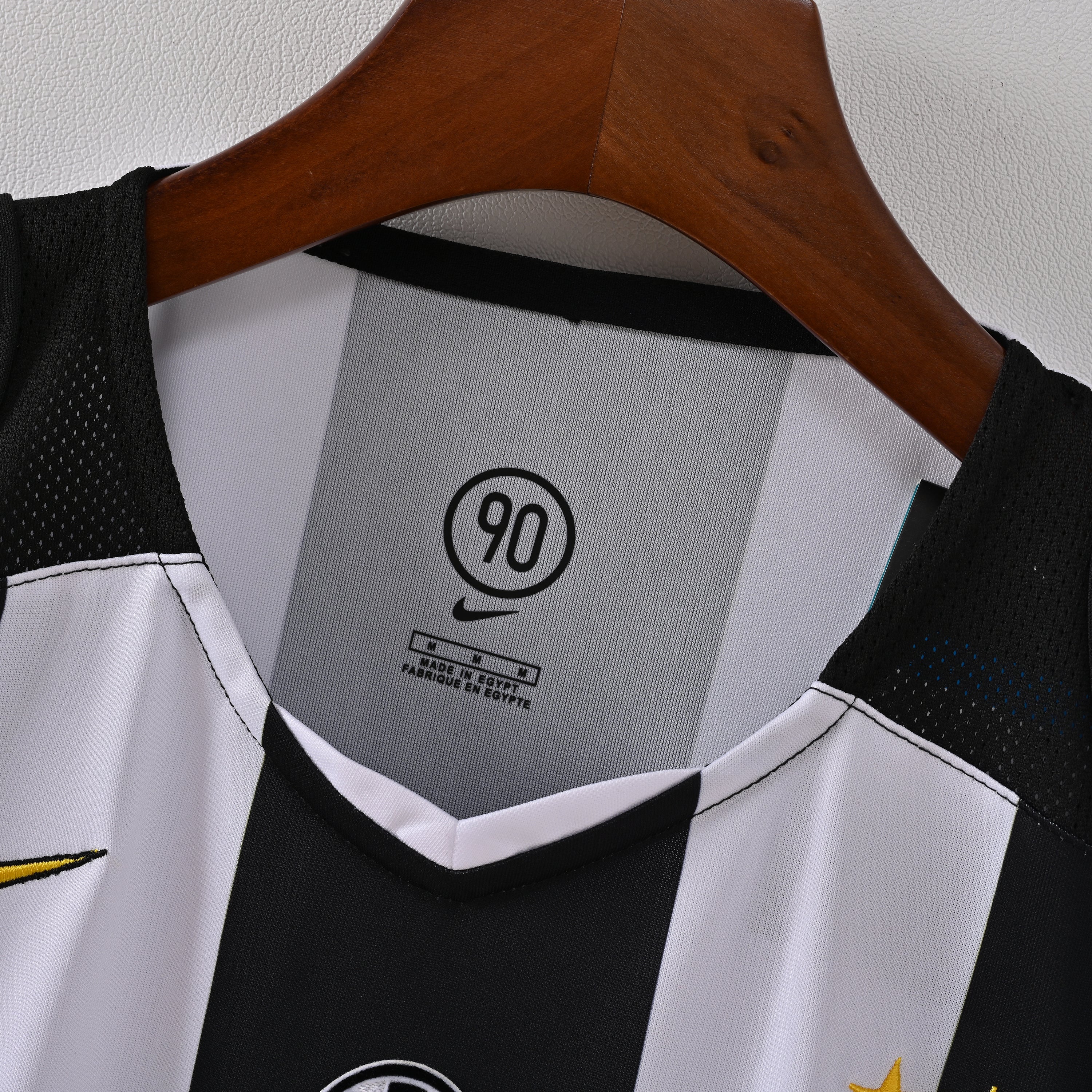 Retro Juventus 2004/05 Jersey