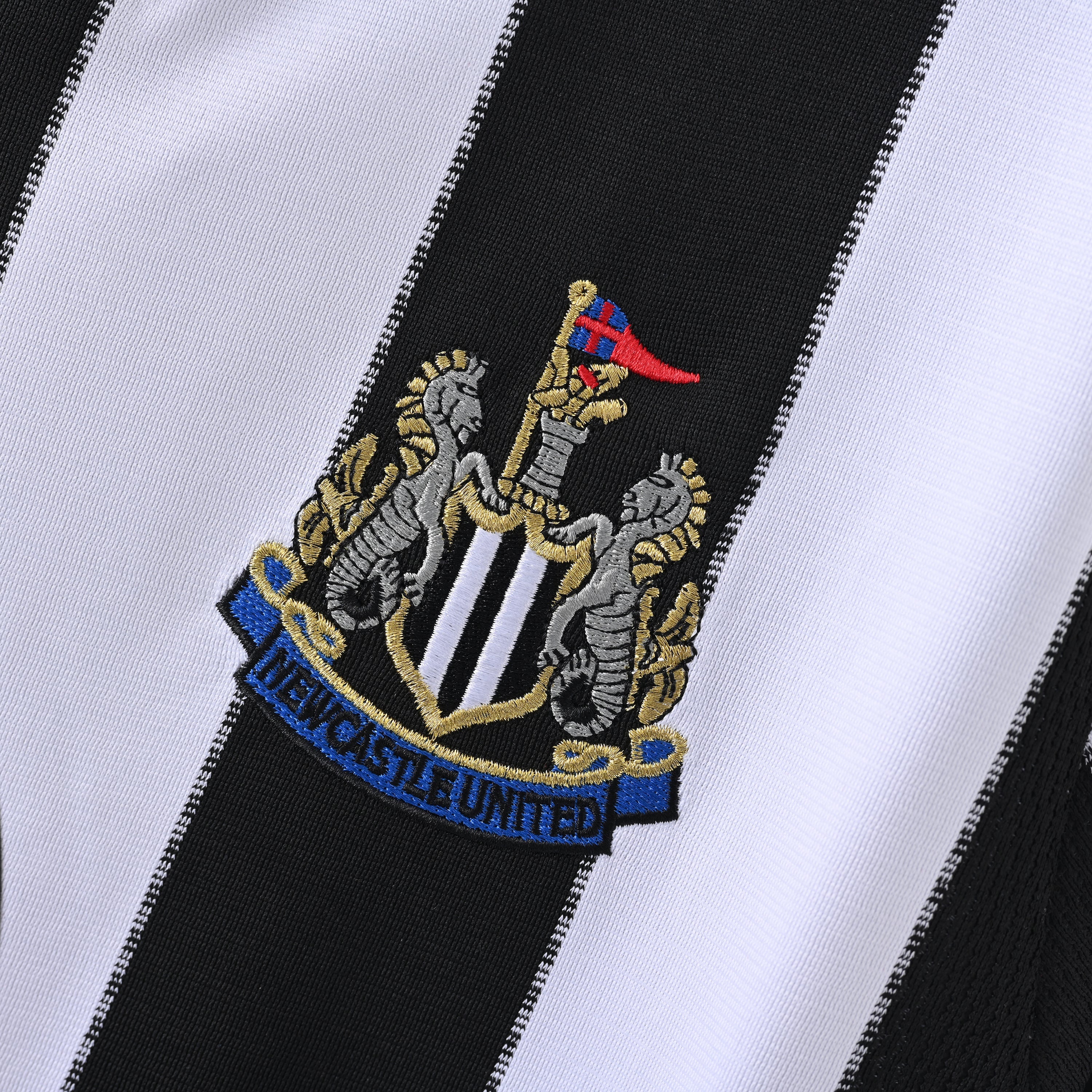 Retro Newcastle United 1999/00 Jersey