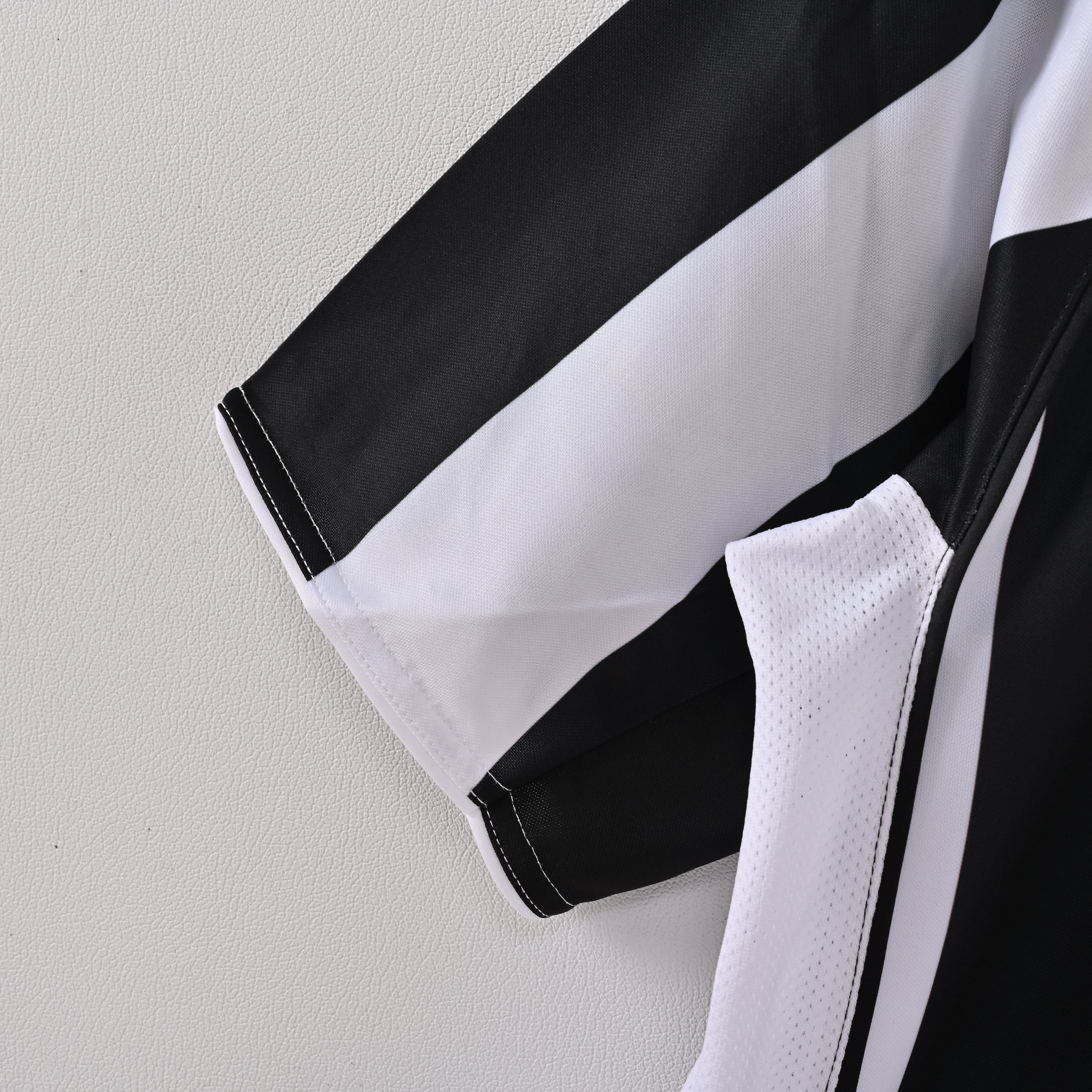 Retro Juventus 2004/05 Jersey