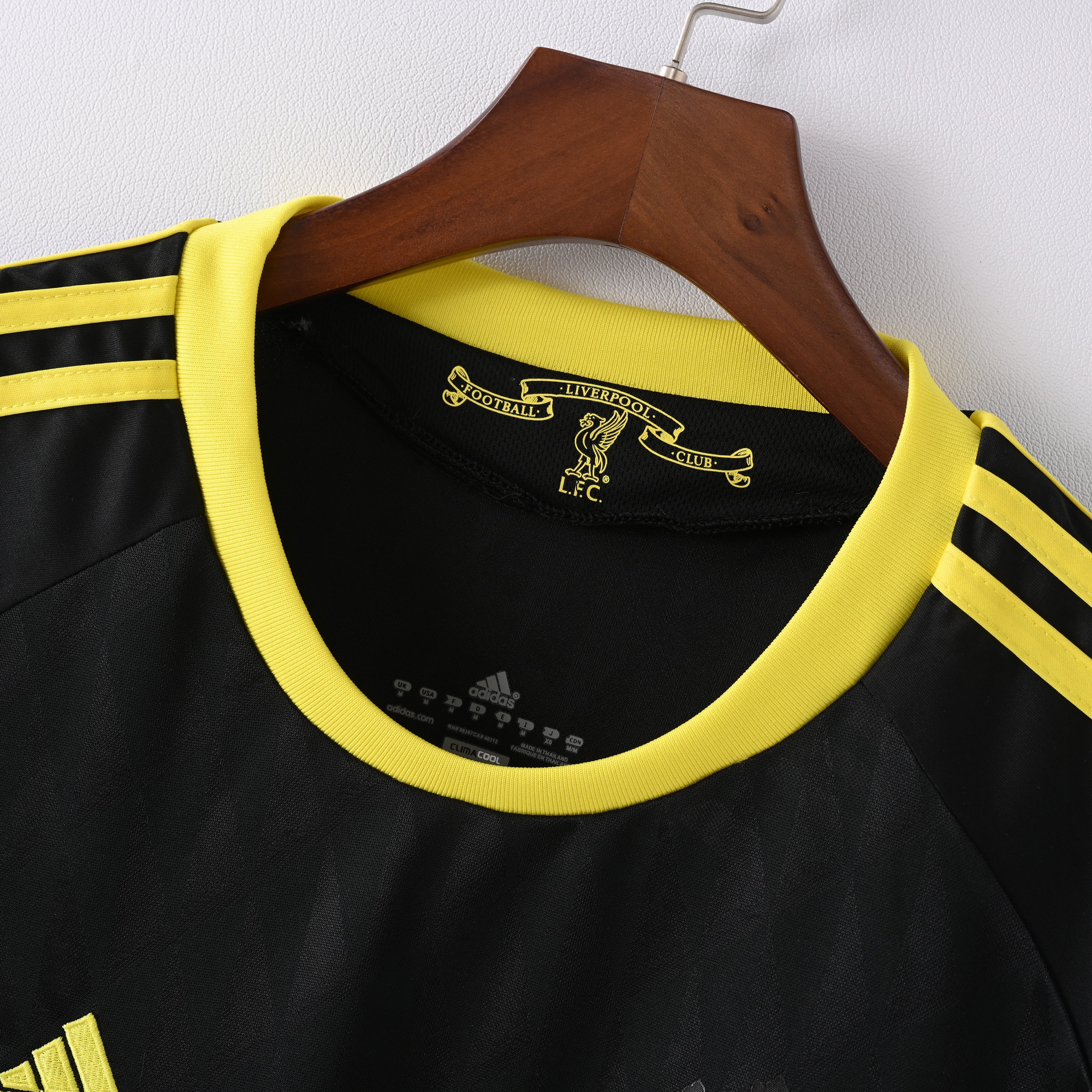 Retro Liverpool FC 2010/11 Jersey