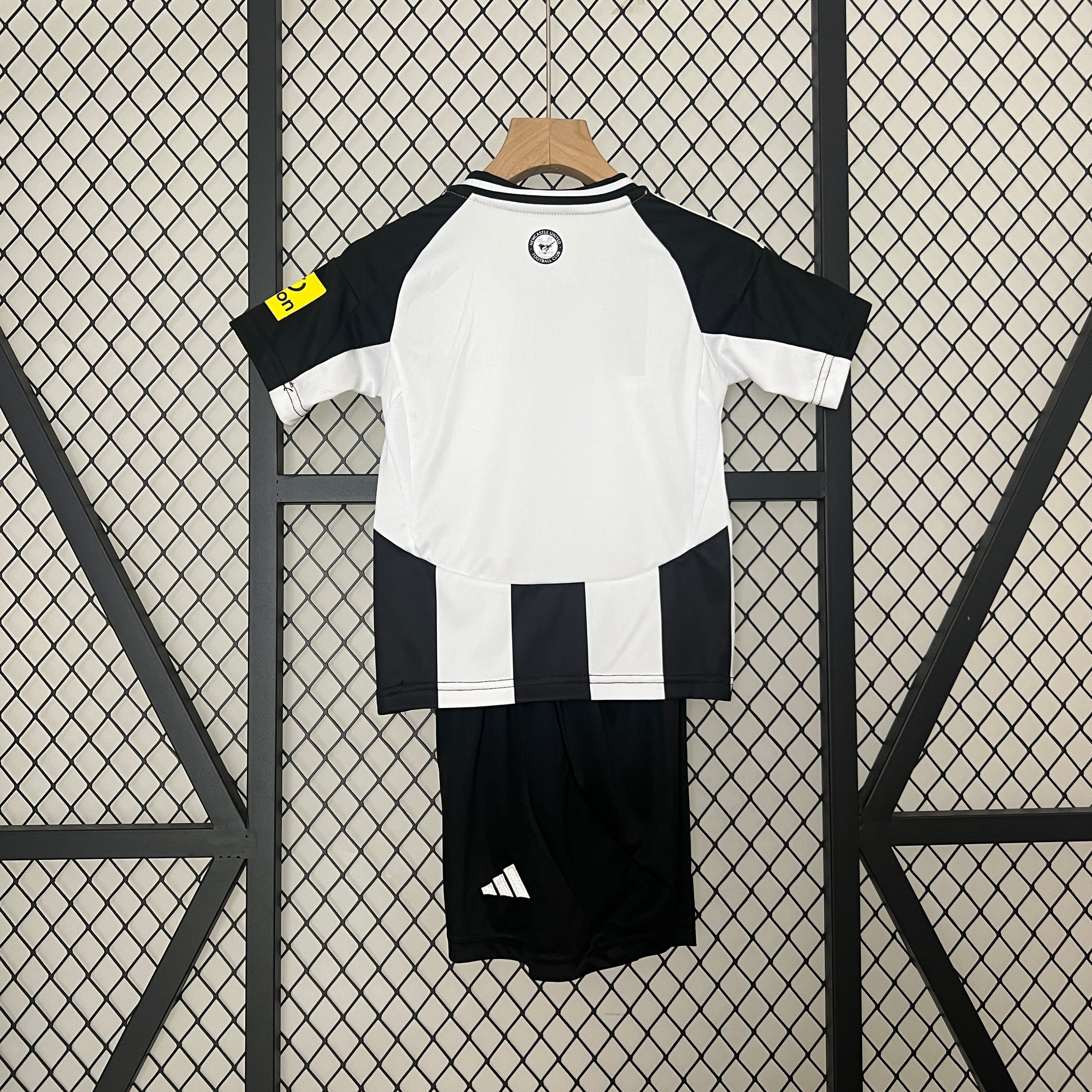 Kids Newcastle United F.C. 2024/25 Home Jersey