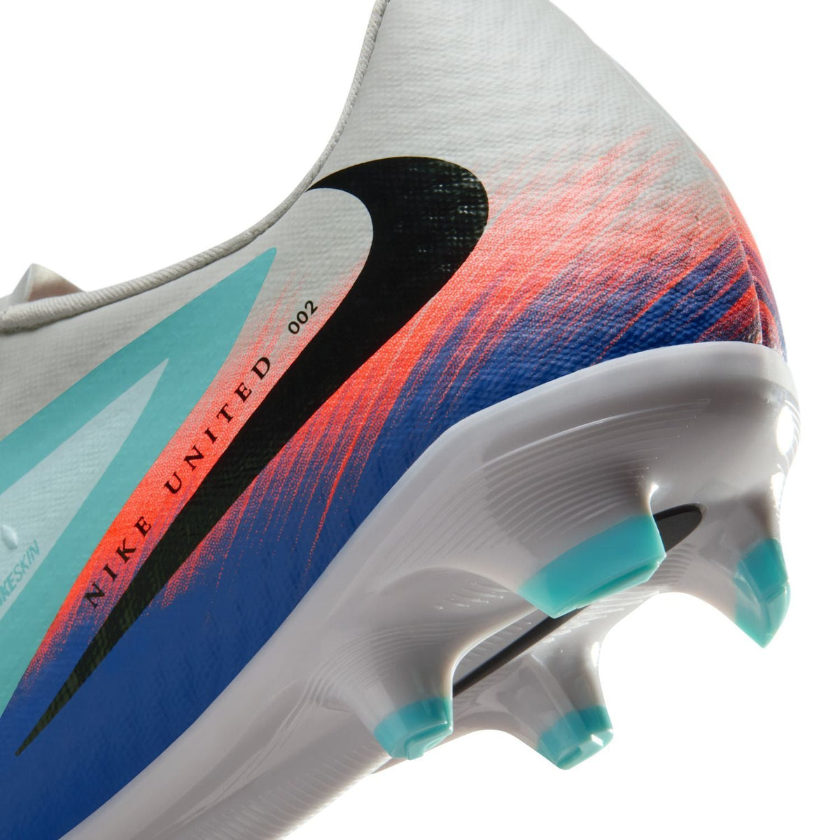 Nike United Phantom 6 Low Academy Firm/Multi-Ground Cleats