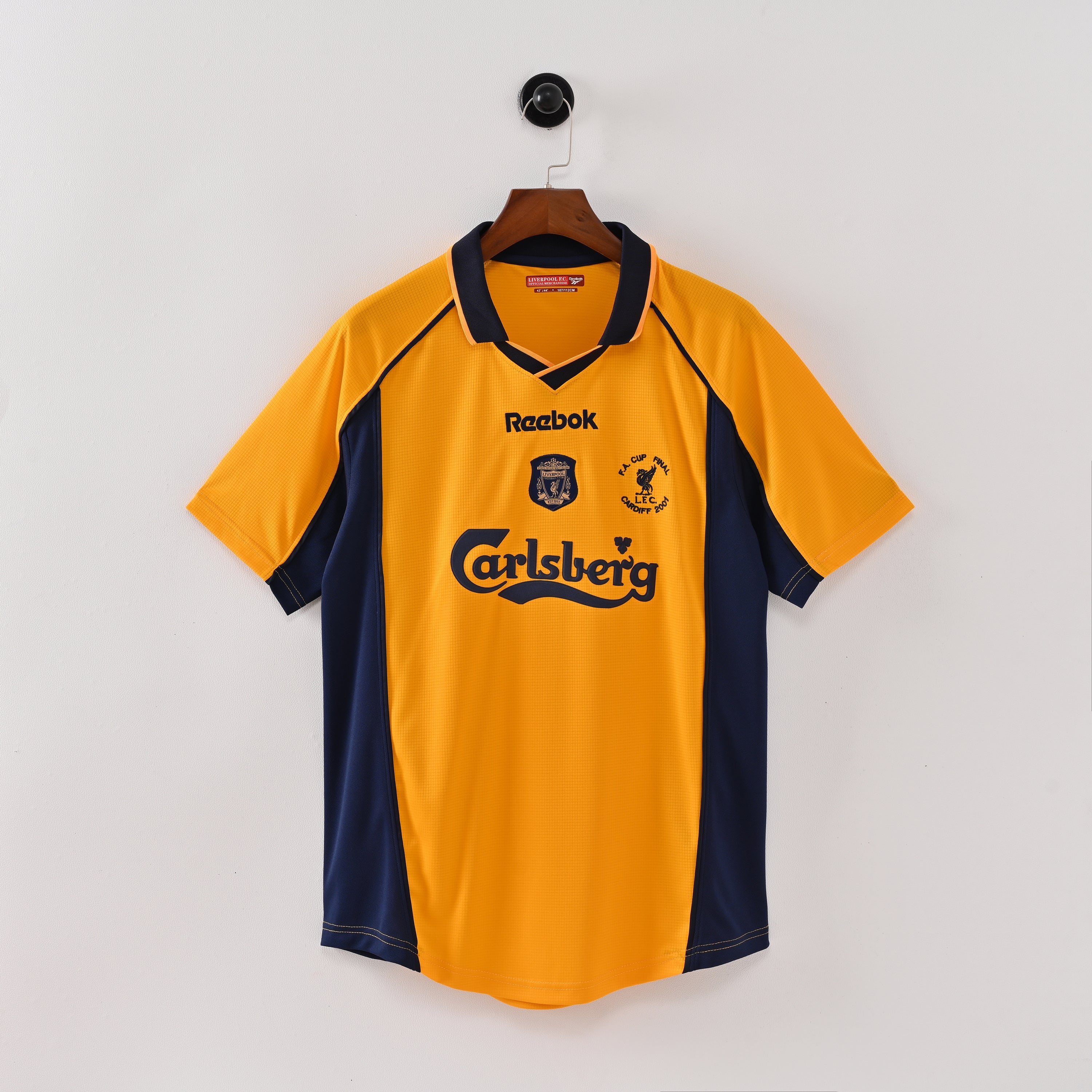 Retro Liverpool FC 2000/01 Jersey