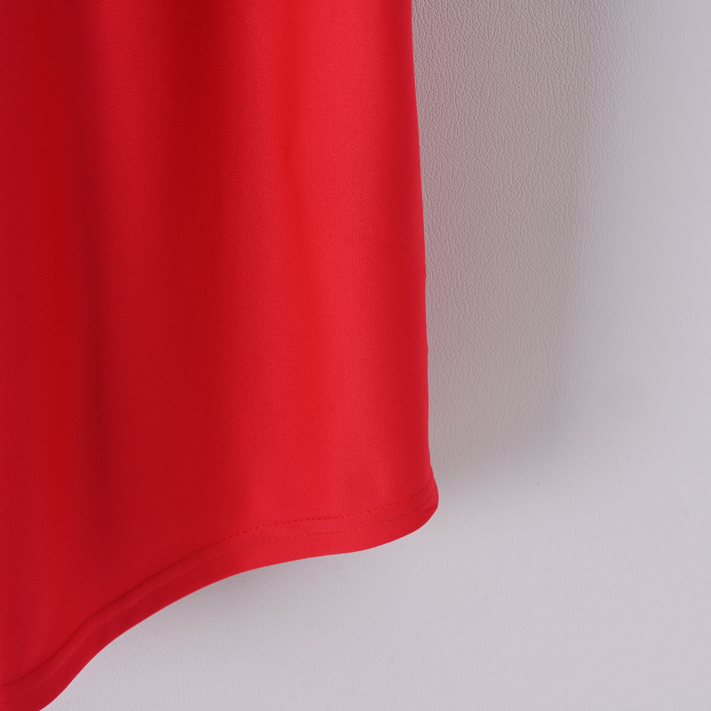 Retro Liverpool FC 2000/01 Jersey