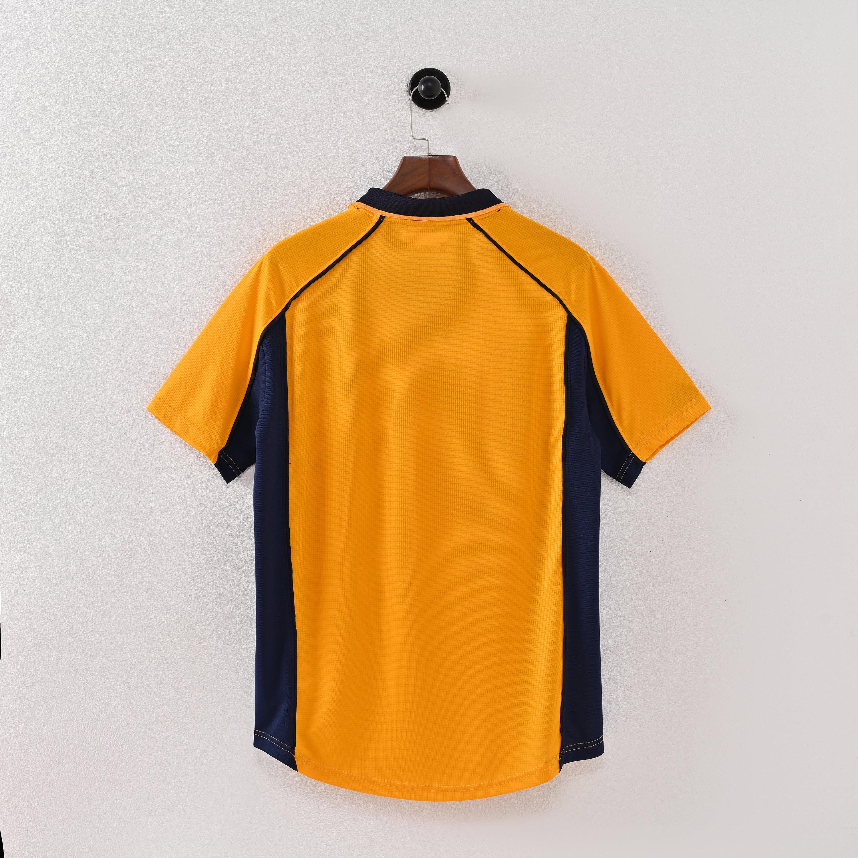 Retro Liverpool FC 2000/01 Jersey