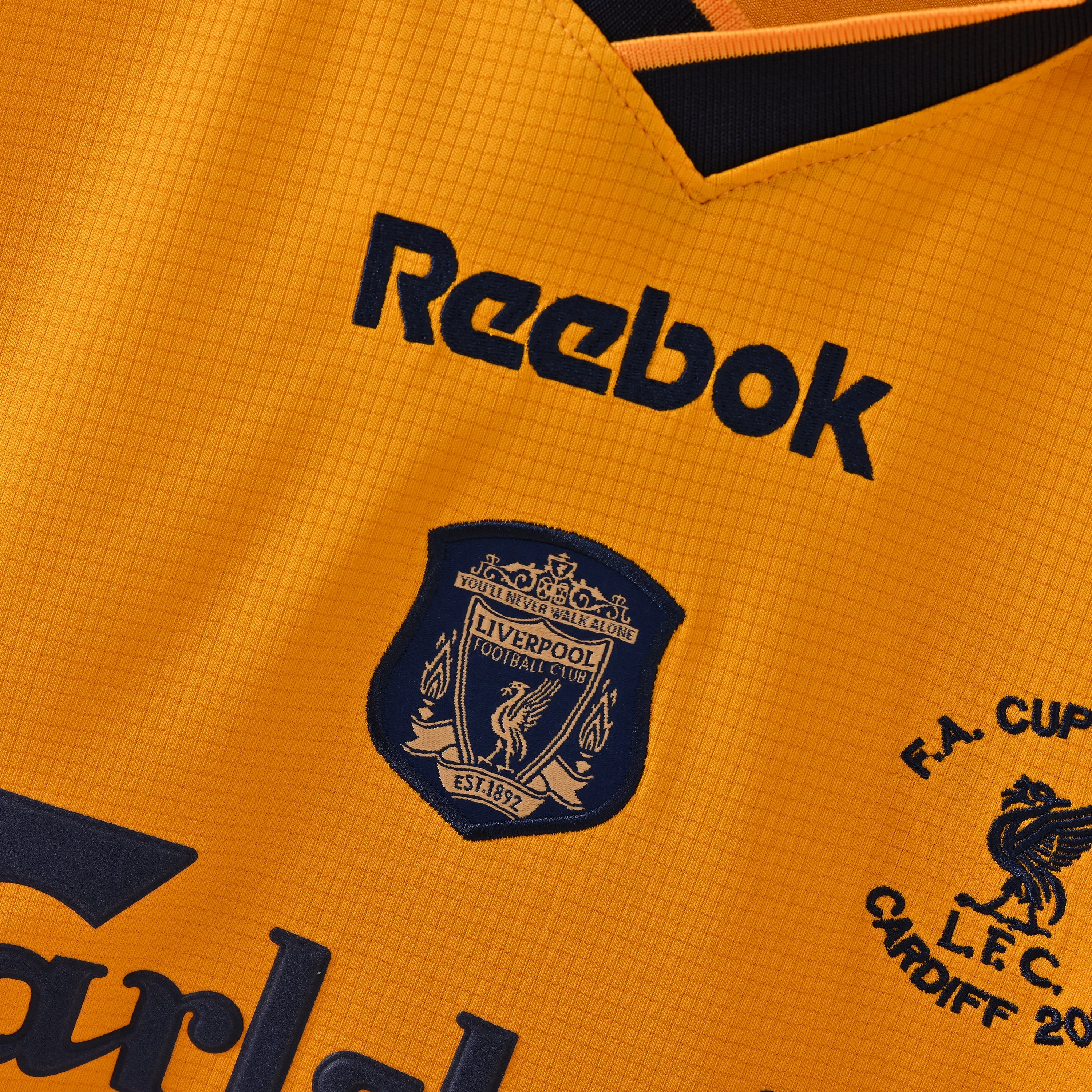 Retro Liverpool FC 2000/01 Jersey
