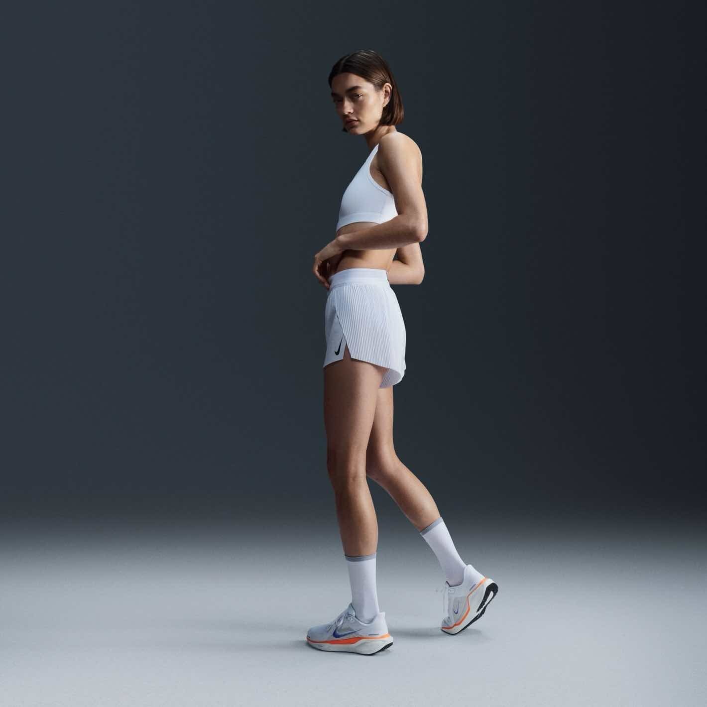 Nike Swoosh Medium Support