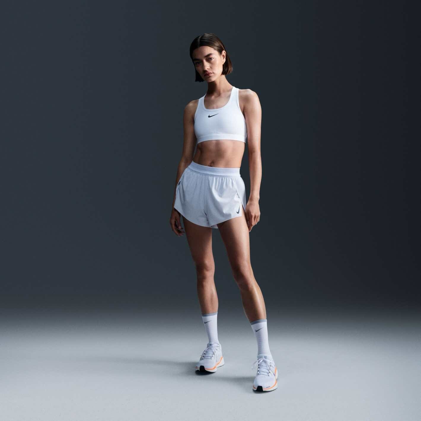 Nike Swoosh Medium Support