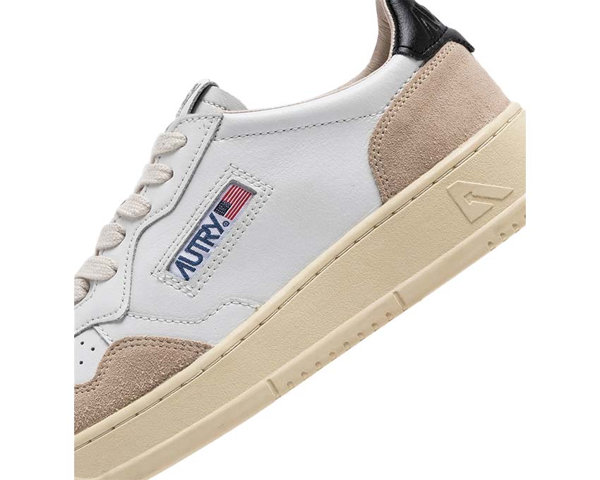 Autry Medalist Low "Suede Black"