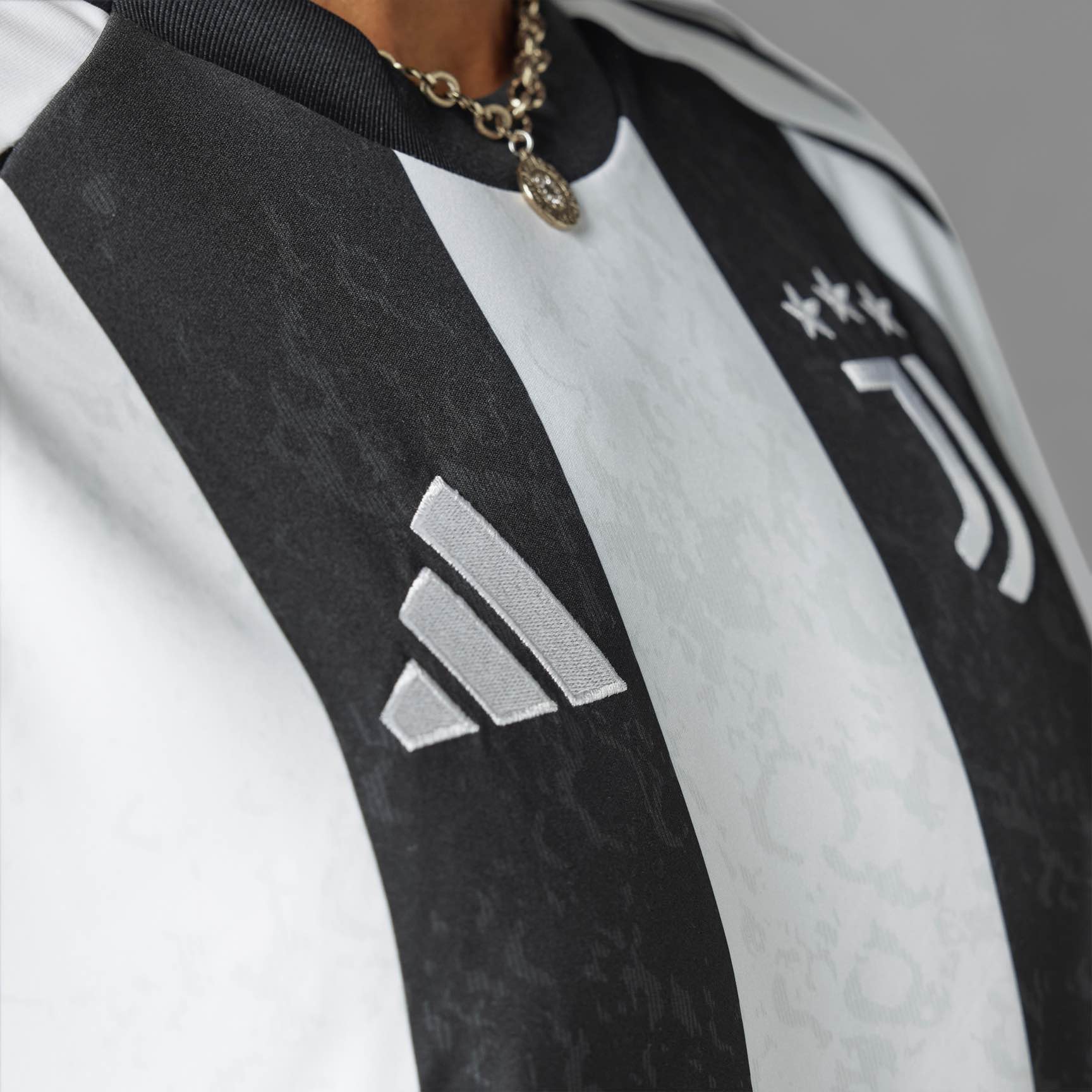 Juventus 24/25 Home Jersey