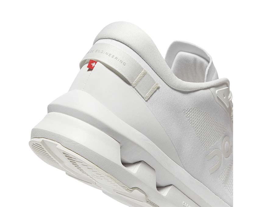 On Cloudzone M "White"