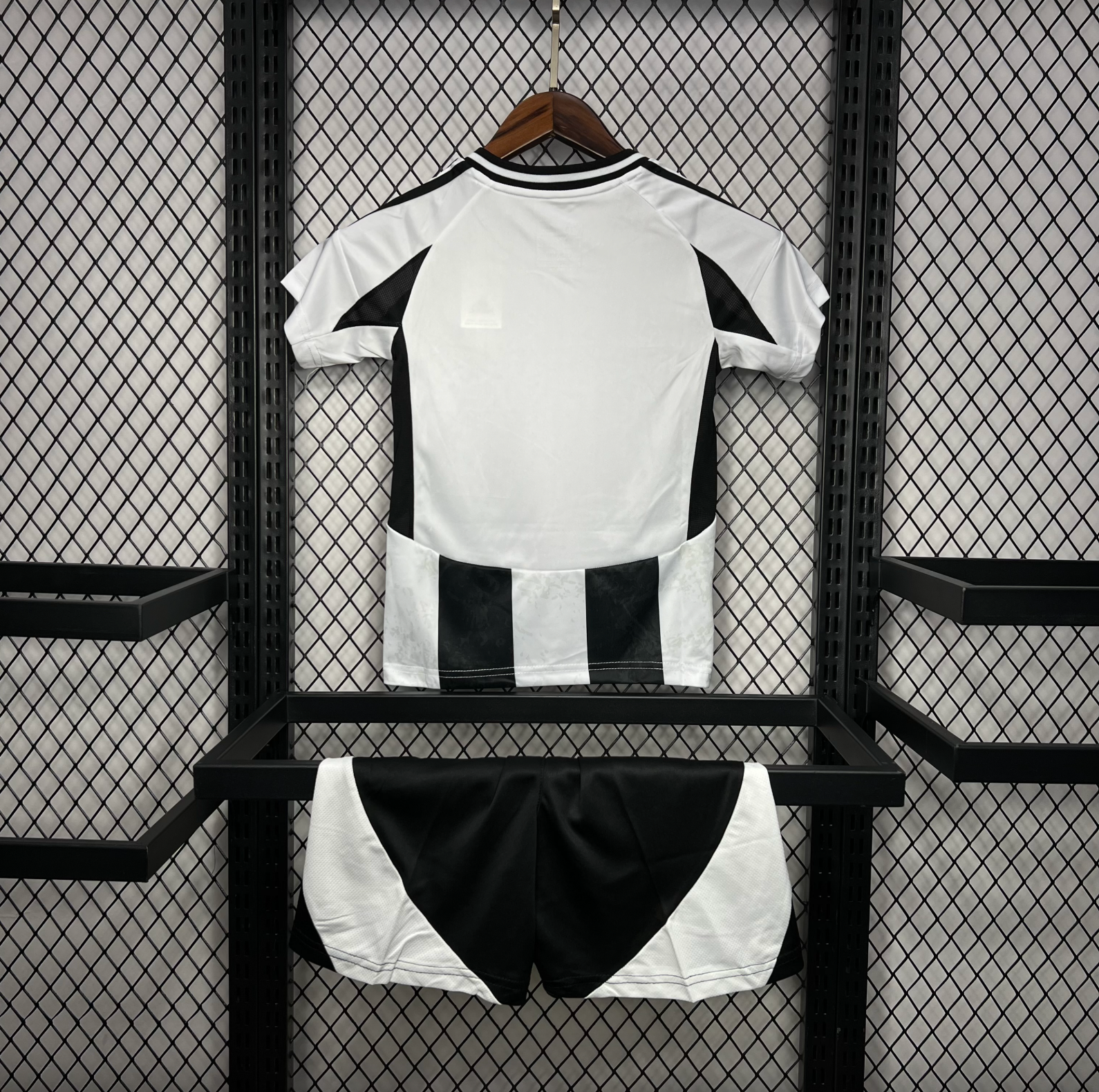 Kids Juventus 2024/25 Home Jersey