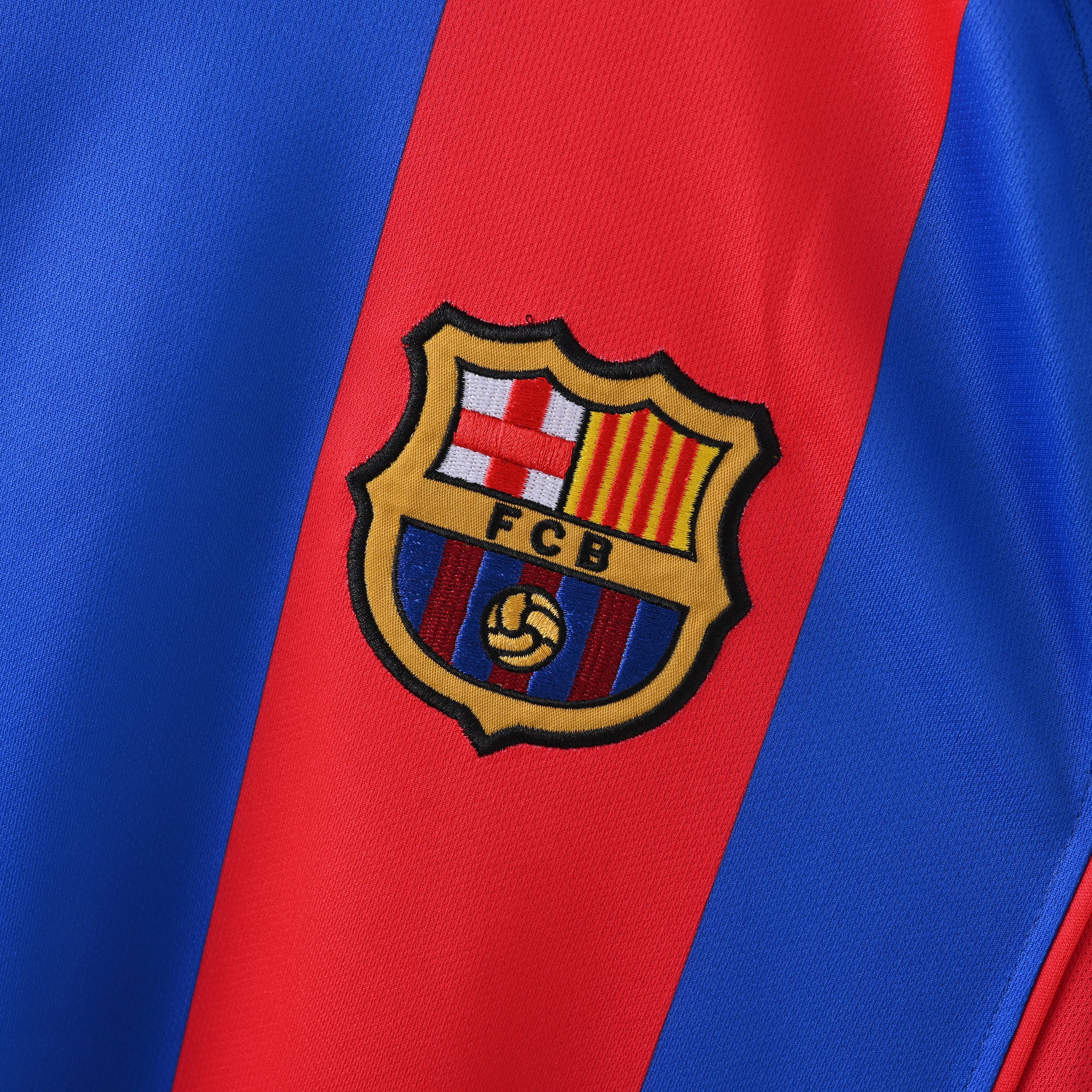 Retro Barcelona 2004/05 Jersey