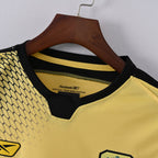 Retro Liverpool FC 2004/05 Jersey
