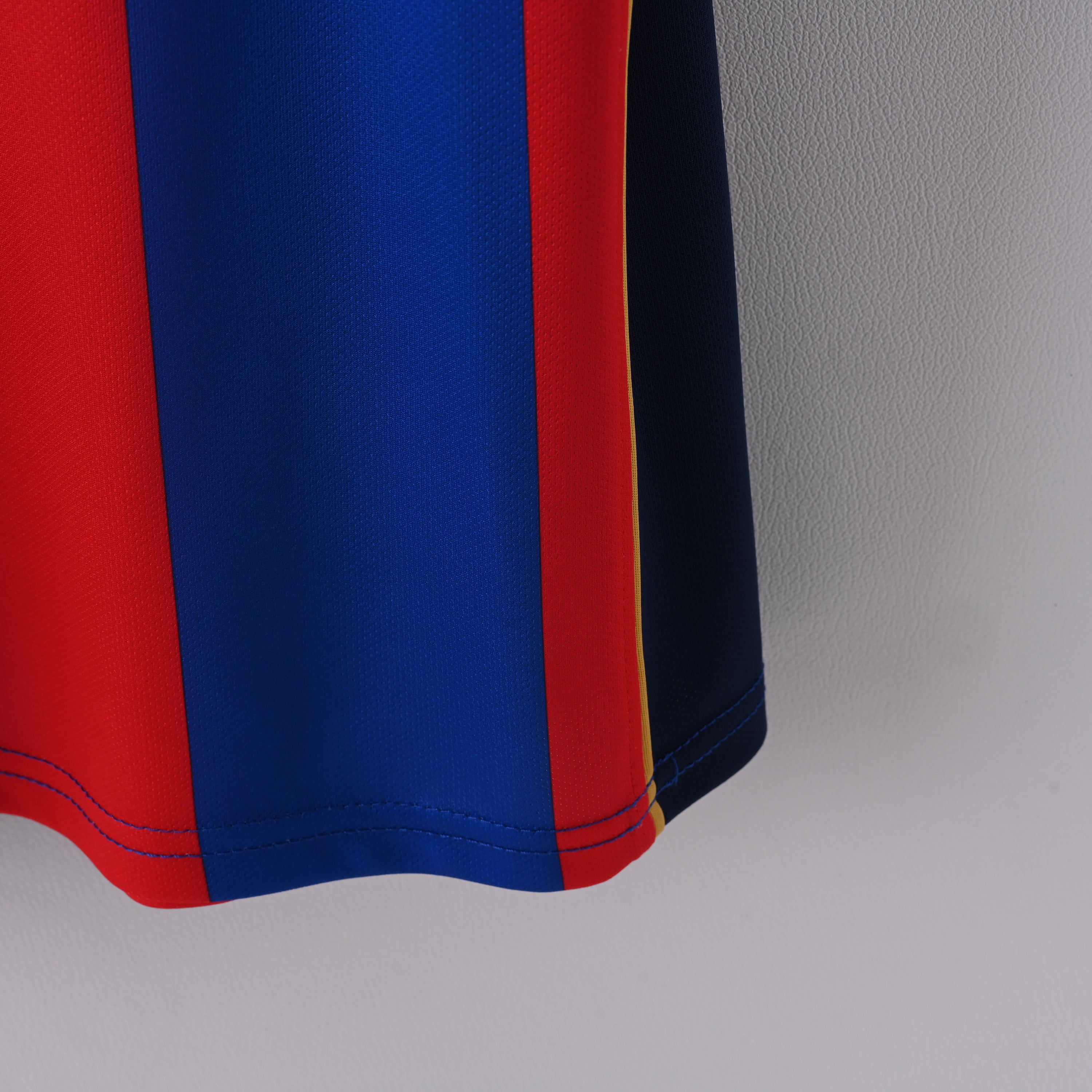 Retro Barcelona 2001/02 Jersey