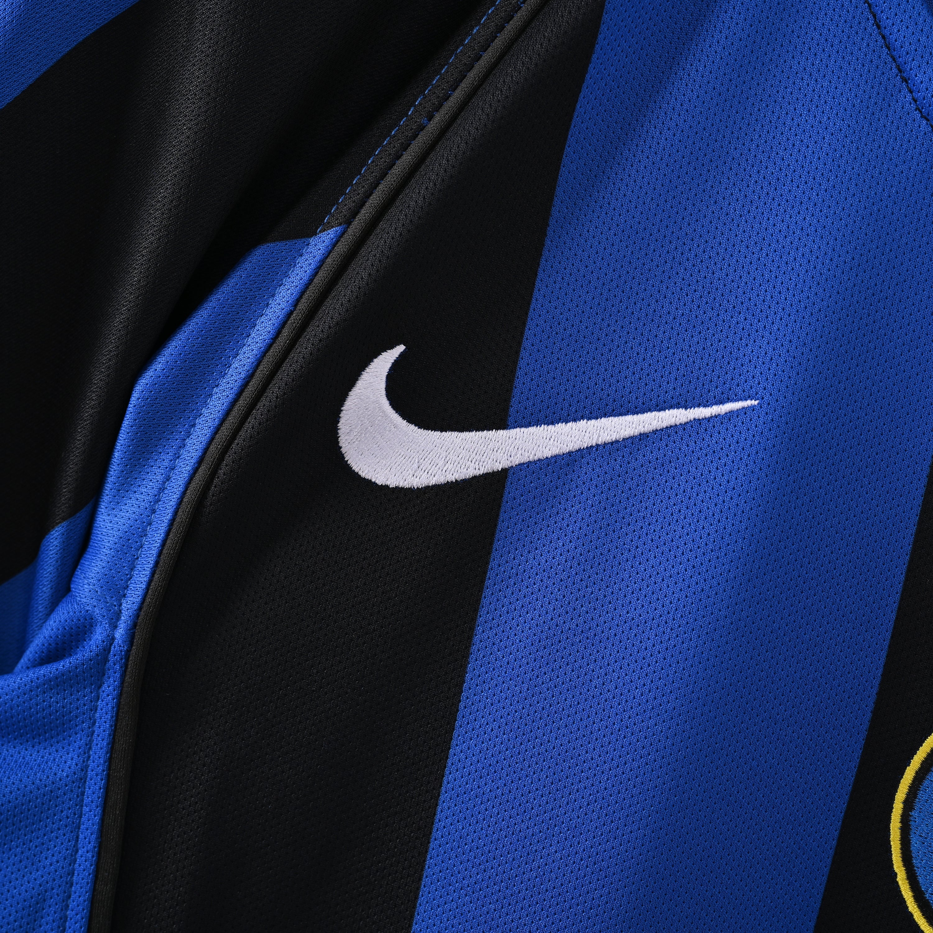 Retro Inter Milan 2004/05 Jersey