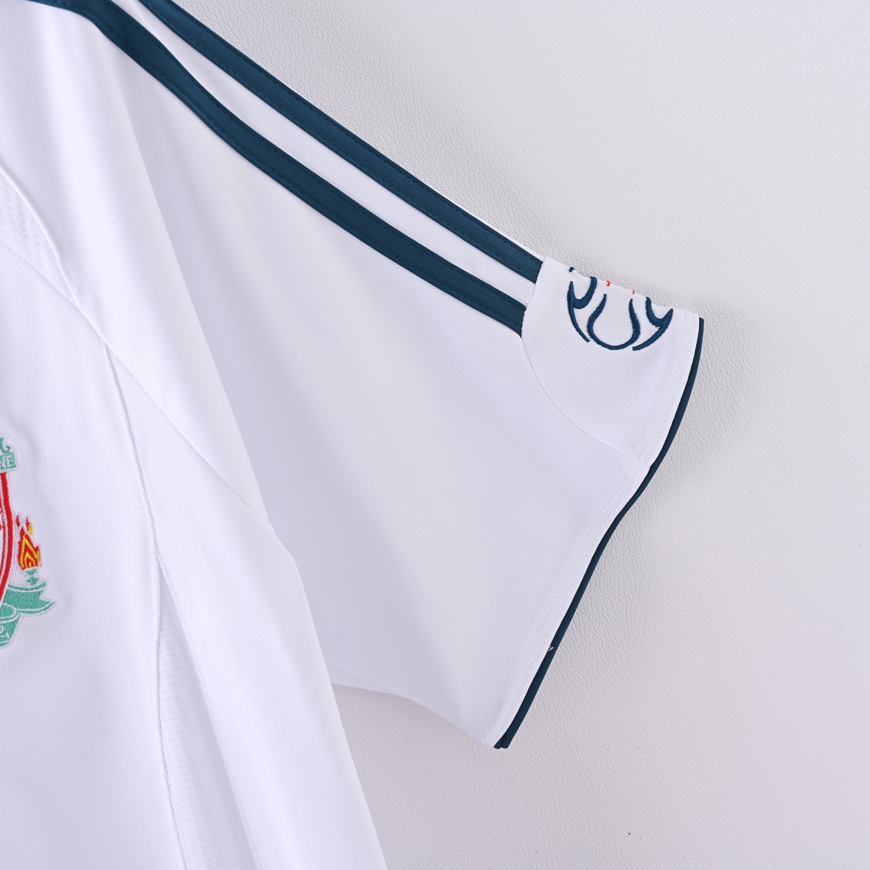 Retro Liverpool FC 2006/07 Jersey