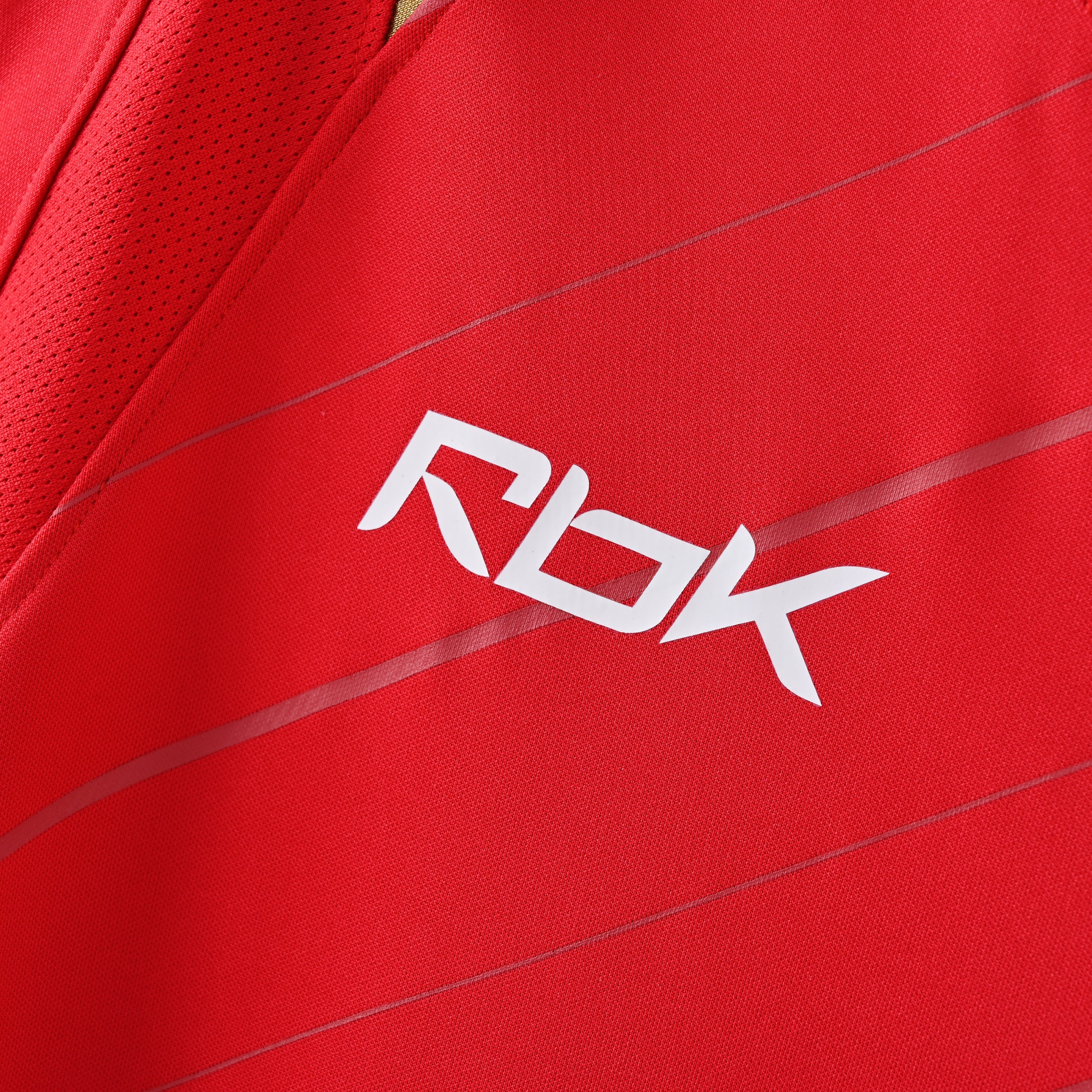 Retro Liverpool FC 2005/06 Jersey