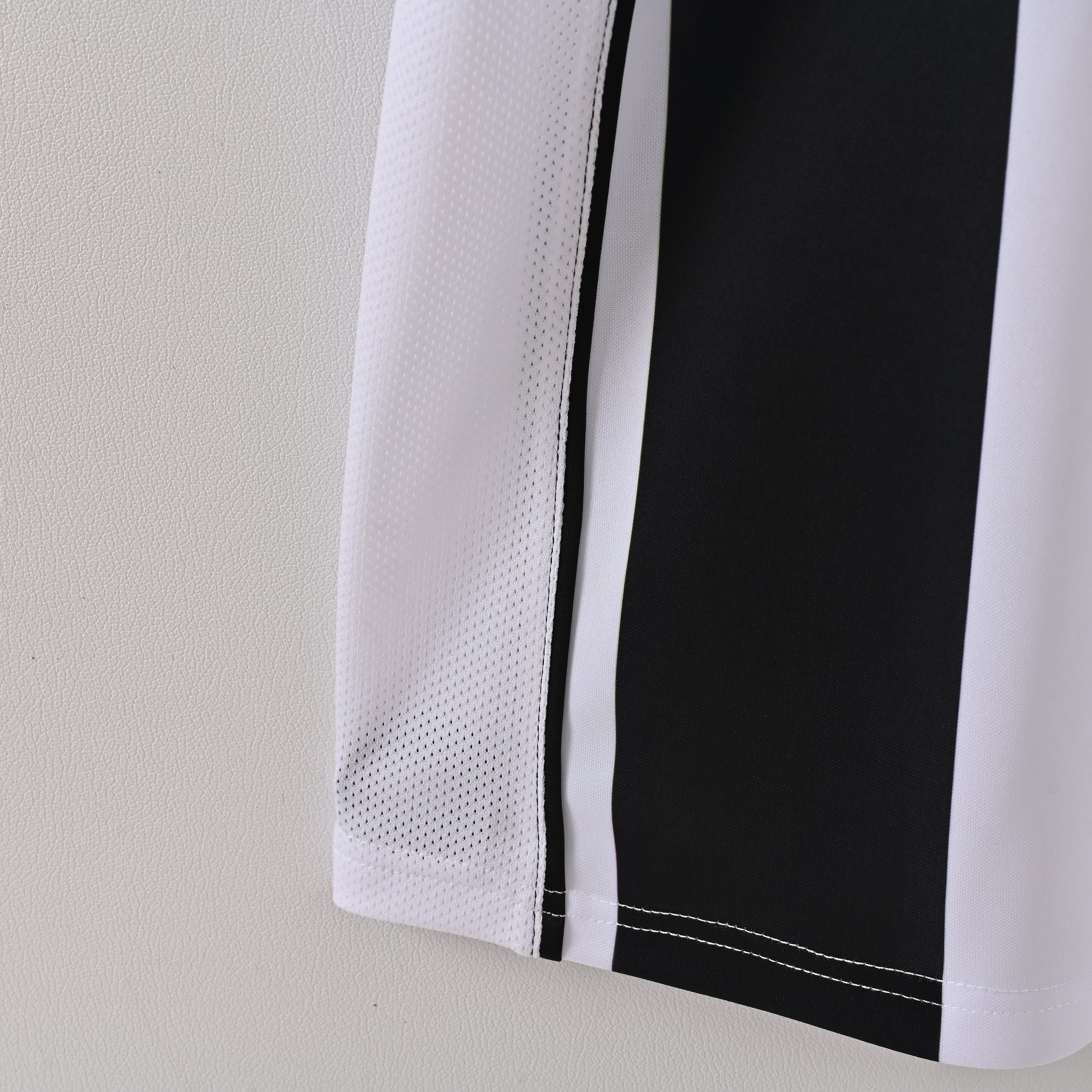 Retro Juventus 2004/05 Jersey