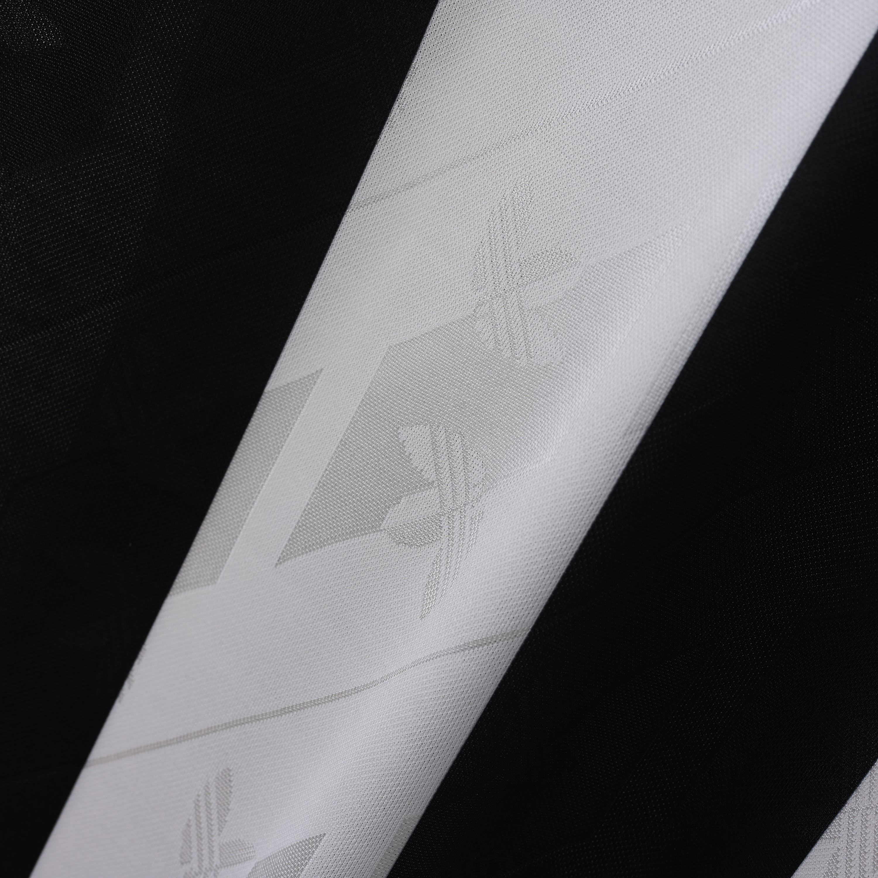 Retro Newcastle United 2024/25 Jersey