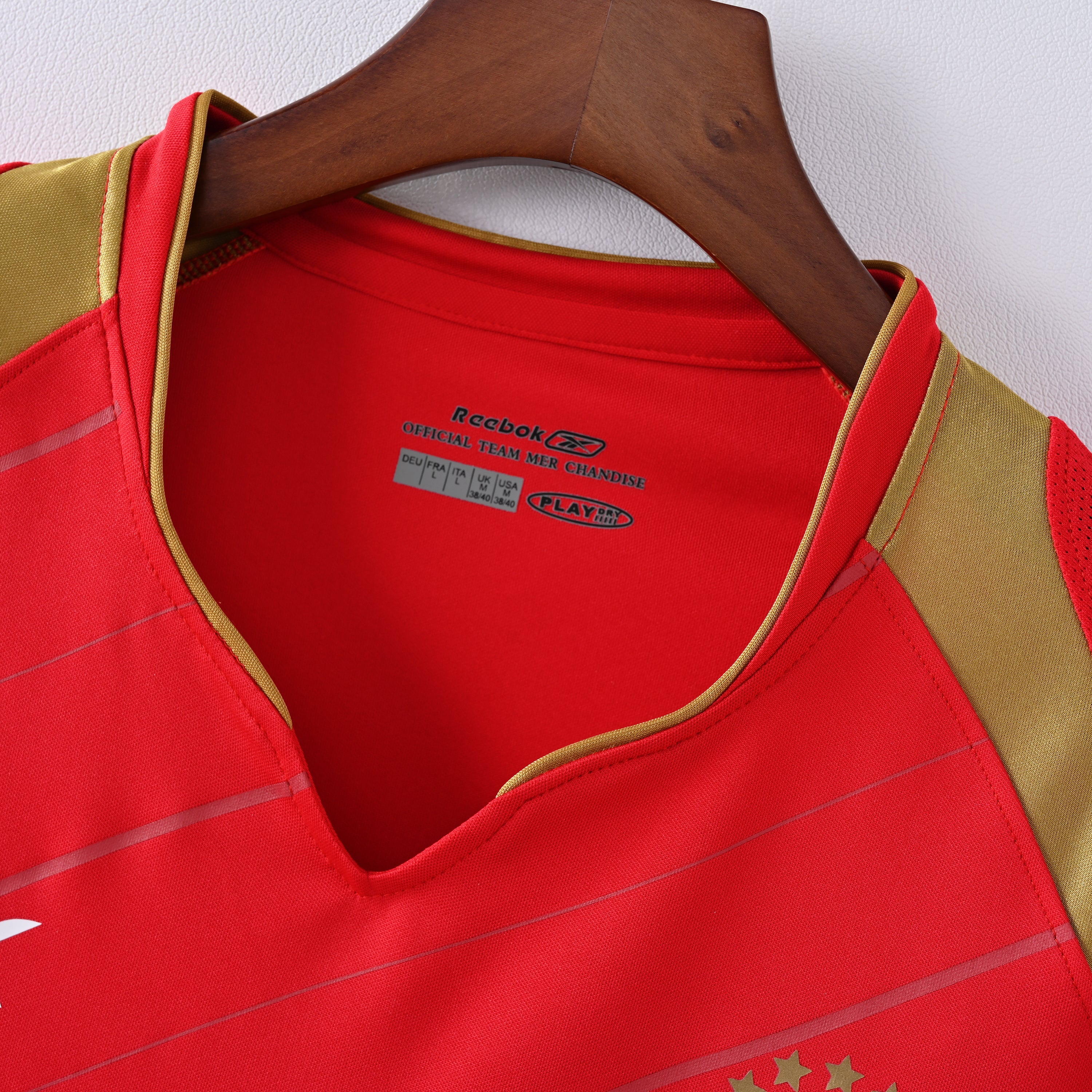 Retro Liverpool FC 2005/06 Jersey