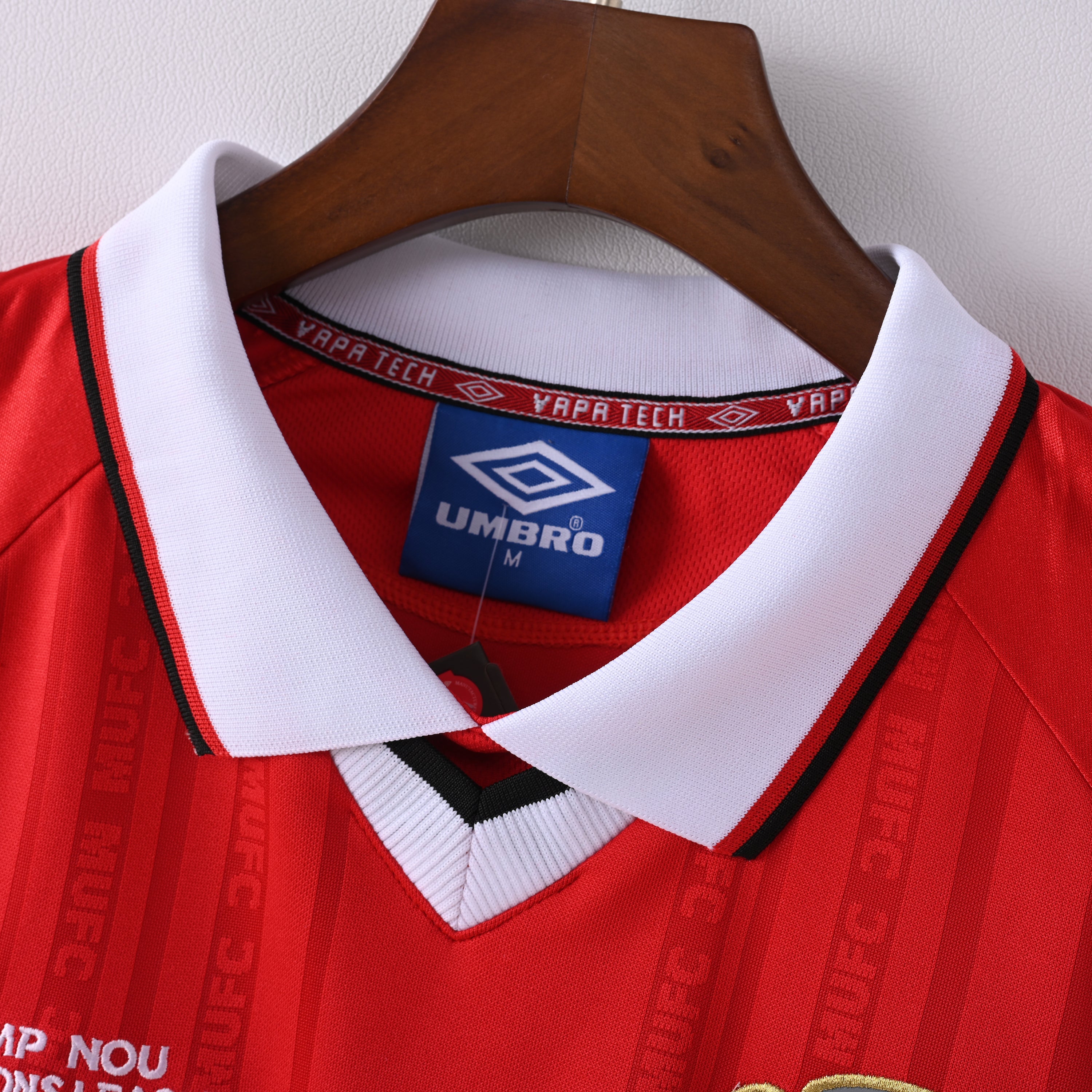 Retro Manchester United 1999/00 Jersey