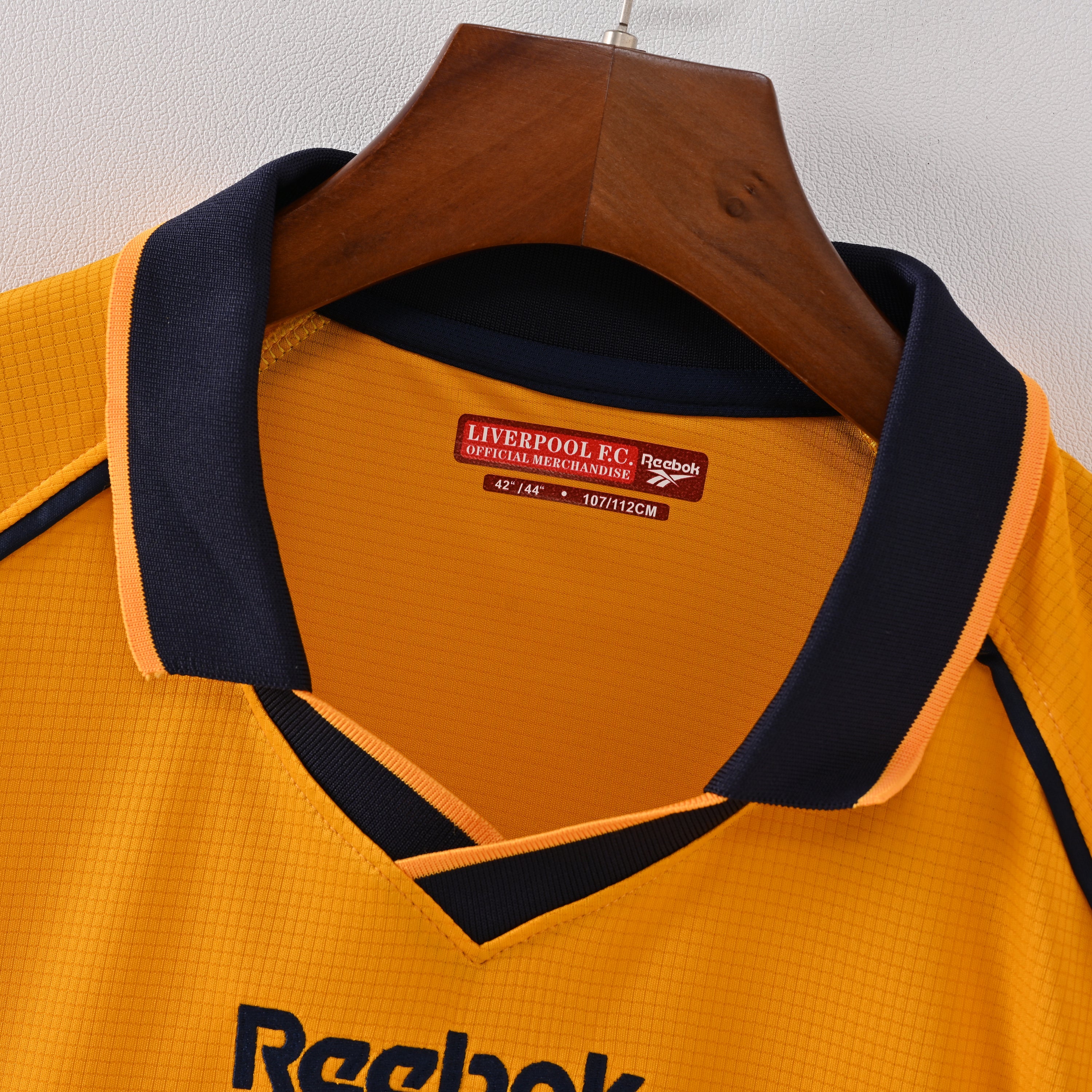 Retro Liverpool FC 2000/01 Jersey