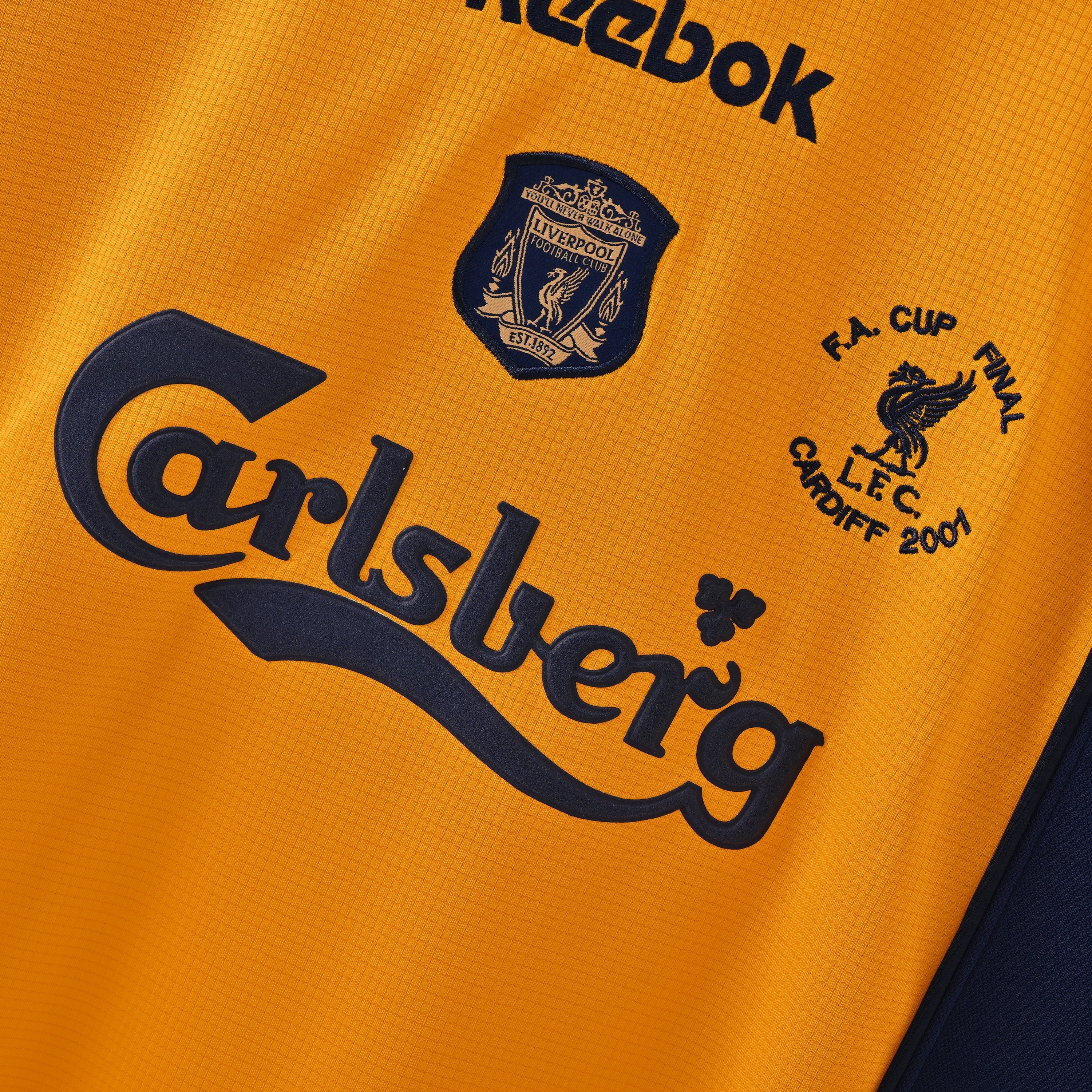 Retro Liverpool FC 2000/01 Jersey