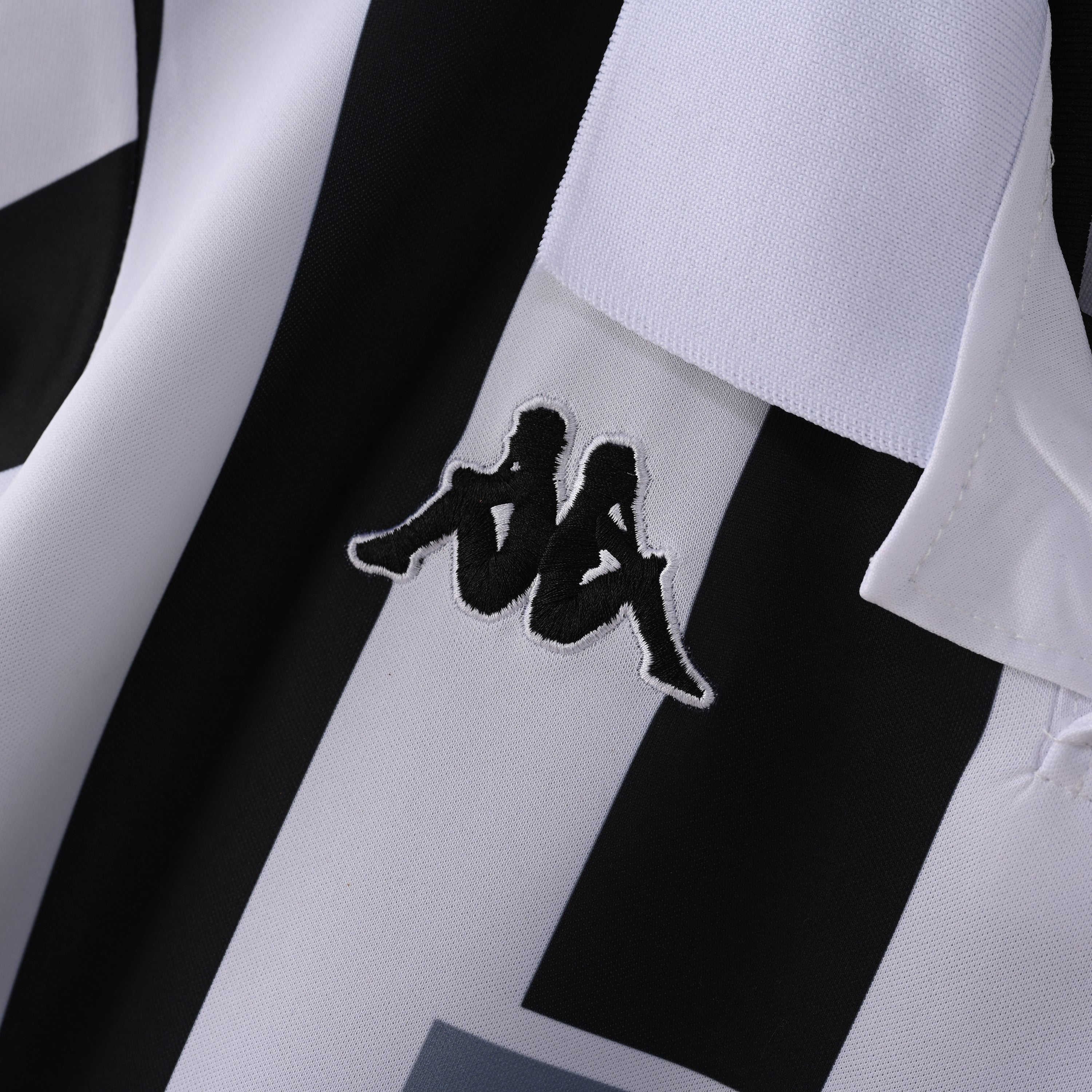 Retro Juventus 1999/00 Jersey