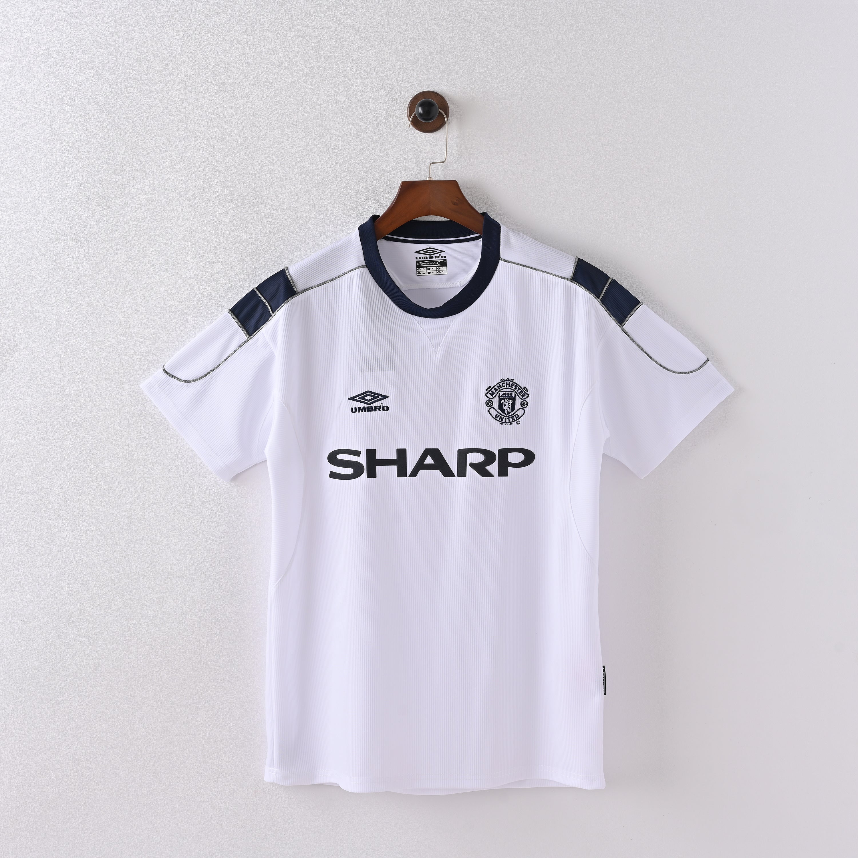 Retro Manchester United 1999/00 Jersey