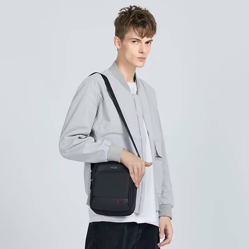 Sac Bandoulière Unisexe Résistant à l’Eau avec Compartiment iPad | Sling Bag Multifonction